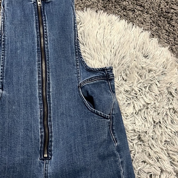FREE People Denim Jumpsuit Size 4 - Picture 6 of 16